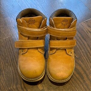 Boys Urban TZJS faux fur lined boots. 32